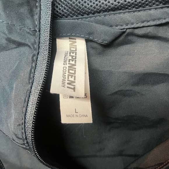 USA Windbreaker Jacket in Navy and Red. Lightweight size large - Picture 3 of 5